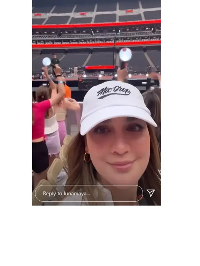 7 Potret Luna Maya Nonton Konser BTS di Las Vegas, Seru Banget