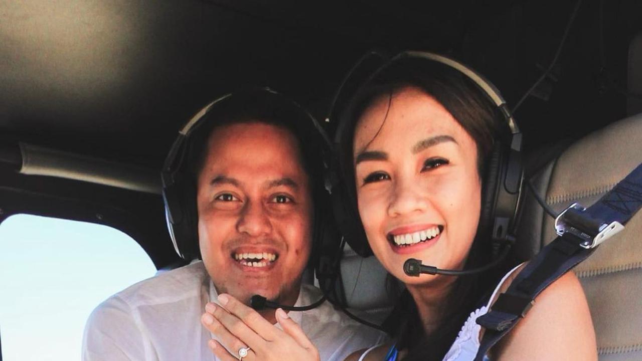 Melanie Putria dilamar kekasihnya, Aldico Sapardan, di atas helikopter (https://www.instagram.com/p/CStePo1lsT3/)