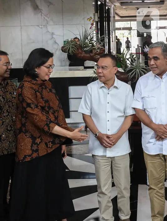 Dasco Ahmad menyebut, kedatangan mereka dalam rangka berkoordinasi dan sinkronisasi terkait sejumlah program yang akan dijalankan pemerintahan Prabowo Subianto-Gibran Rakabuming Raka. (Liputan6.com/Angga Yuniar)
