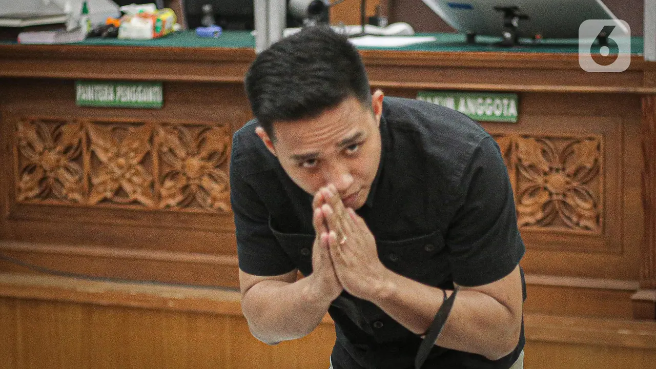 Majelis Hakim Pengadilan Negeri Jakarta Selatan menyatakan Richard Eliezer atau Bharada E divonis 1 tahun 6 bulan
