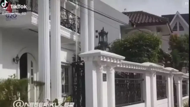 Potret Rumah Erina Gudono, Calon Menantu Jokowi yang Megah dan Bergaya Klasik