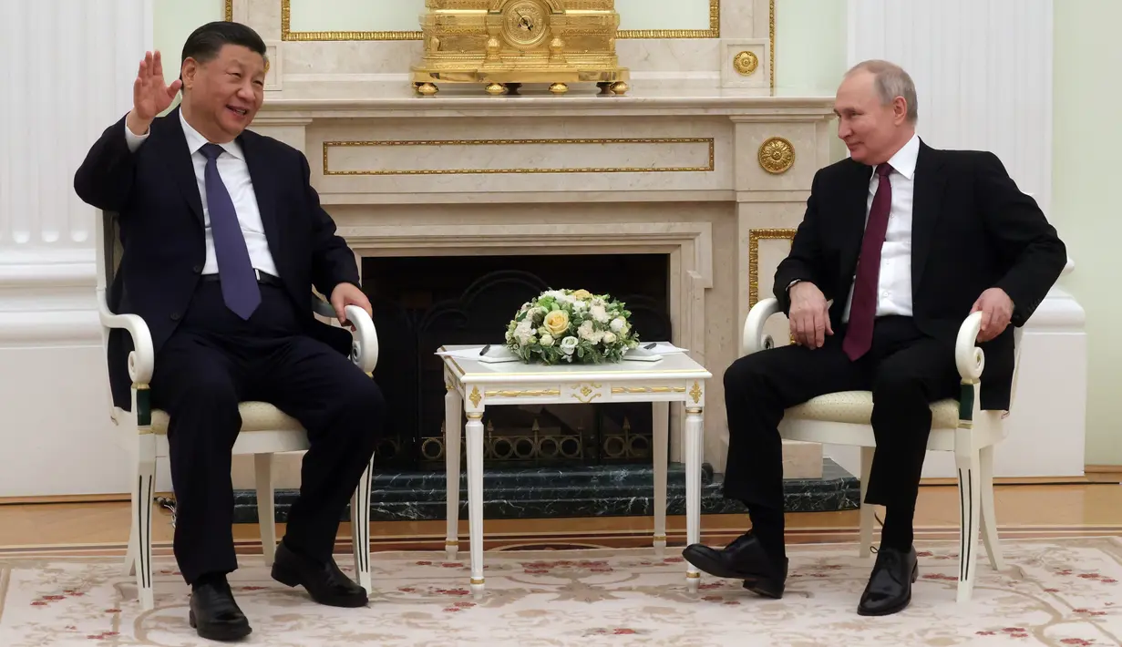 Rusia dinilai menempatkan lawatan Xi Jinping sebagai bukti bahwa mereka memiliki teman yang kuat, yang siap mendukung melawan Barat. (Grigory Sysoyev, Sputnik, Kremlin Pool Photo via AP)