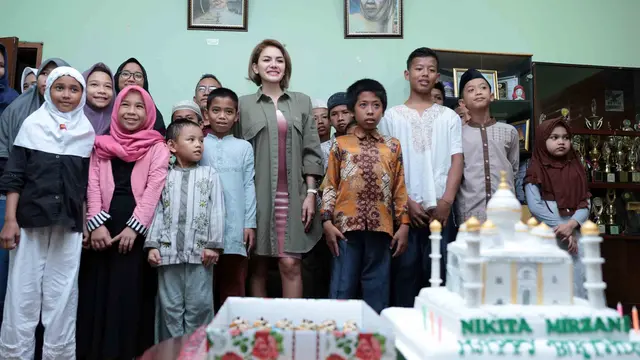 [Bintang] Nikita Mirzani Ultah