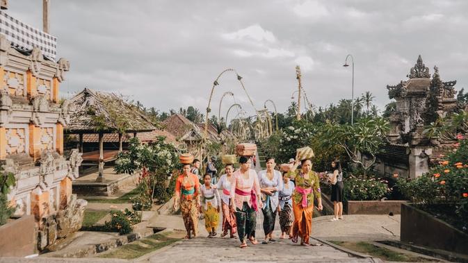 karangan adat dan budaya rakyat malaysia