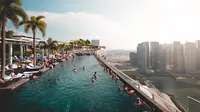 Infinity Pool Marina Bay Sands Hotel, Singapura. (Dok. Will Truettner/Unsplash)