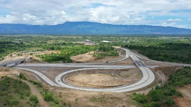 Jalan Tol Trans Sumatera (JTTS) ruas Sigli–Banda Aceh seksi 4 (Indrapuri–Blang Bintang) sepanjang 13,5 km