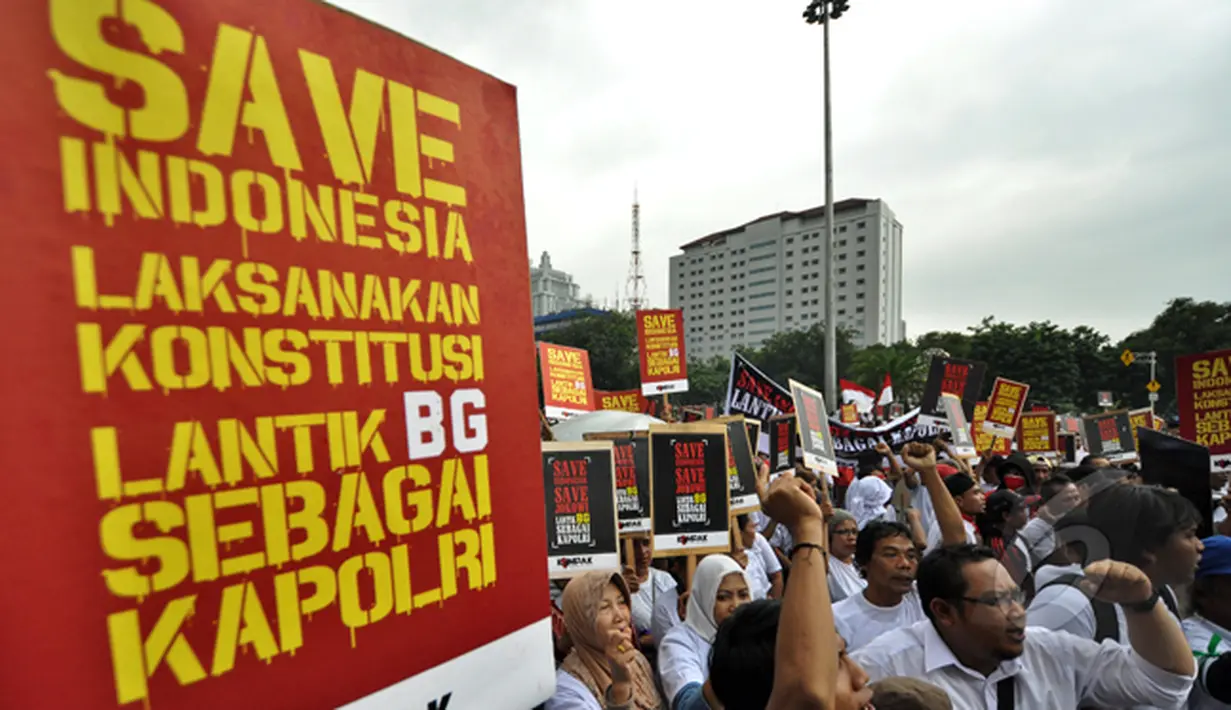 Ratusan simpatisan Koalisi Masyarakat Pengawal Konstitusi (Kompak) melakukan aksi ke Istana Negara, Jakarta, Rabu (11/2/2015). Mereka mendukung Presiden Jokowi untuk melantik Komjen Budi Gunawan. (Liputan6.com/Faizal Fanani)