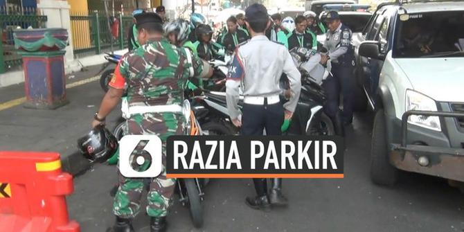 VIDEO: Razia Parkir, Pengendara Ribut dengan Anggota TNI