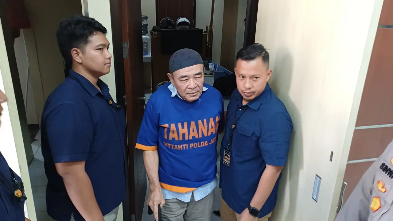 Tiga pelaku mafia tanah diamankan di Polda Jatim. (Dian Kurniawan/Liputan6.com)