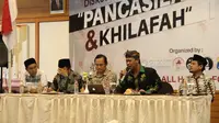 Mantan kapolda Jabar irjen Pol. (Purn) Anton Charliyan bersama narasumber lainnya dalam diskusi  Pancasila dan Khilafah di Garut (Liputan6.com/jayadi supriadin)
