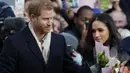 Setelah pertunangan itu berlangsung beberapa hari lalu, kini Meghan dan Pangeran Harry tengah sibuk merencanakan pesta pernikahan mereka. Meski belum diketahui kapan waktunya. (AFP/Adrian Dennis)