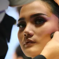 Trik dasar aplikasikan foundation agar hasilnya sempurna. (Foto: pexels.com)