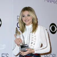 Chloe Grace Moretz sendiri bukan nama baru di industri hiburan Hollywood. Perempuan kelahiran Atlanta, 10 Februari 1997 ini sudah membintangi lebih dari 50 judul film dan serial televisi. (Bintang/EPA)
