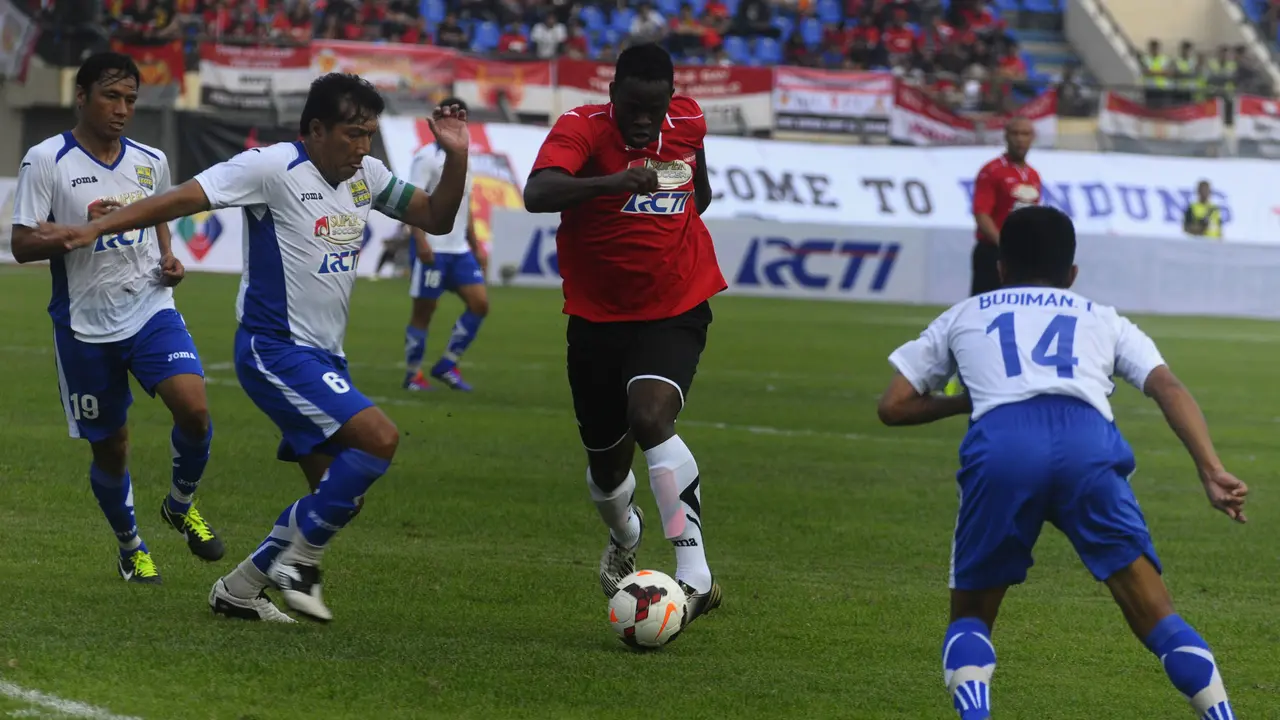 Legenda MU Masih Terlalu Tangguh Buat Robby Darwis Cs