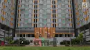 Beberapa anak bermain di halaman Rusunawa KS Tubun, Jakarta, Jumat (5/4). Rusunawa KS Tubun memiliki tiga tower dengan ketinggian 16 lantai dan 524 unit hunian tipe 36 tersedia di sana. (Liputan6.com/Helmi Fithriansyah)