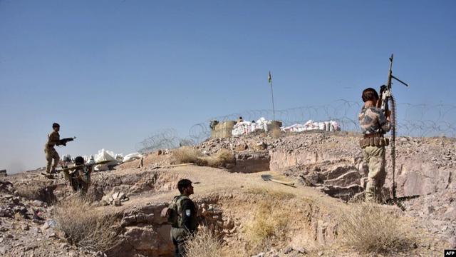 Pasukan keamanan mengambil bagian dalam operasi yang sedang berlangsung melawan militan Taliban di distrik Arghandad di Provinsi Kandahar, Afghanistan, 2 November 2020.