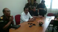 Jaksa Agung HM Prasetyo (berkemeja putih) menyambangi Kejati Daerah Istimewa Yogyakarta (Liputan6.com/ Fathi Mahmud)