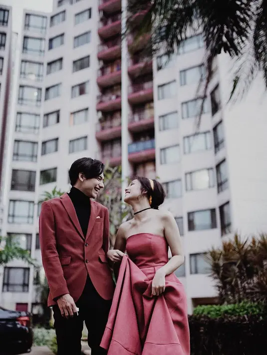 "Ga pantes sama ka adipati pantes nya juga sama ka iqbal," tulis nailaqwe12. "Yah beneran pacaran ya dot kalian u,u zebelll," tulis agestia.r. (Instagram/adipati)