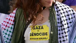 Jelang pembukaan Festival Film Venesia ke-82 di Lido, Venesia, sejumlah orang melakukan aksi unjuk rasa untuk mendukung rakyat Palestina pada 27 Agustus 2025. (Tiziana FABI/AFP)