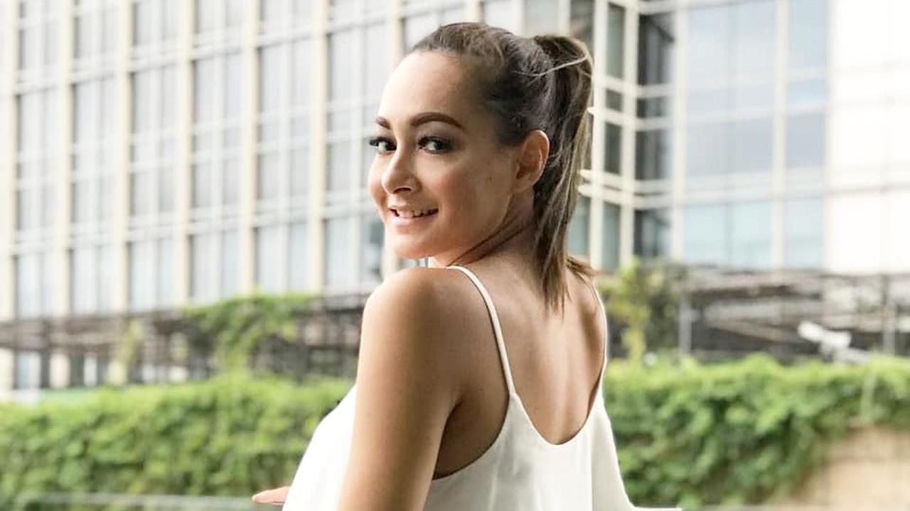 [Bintang] Sudah Punya 2 Anak, Ini 8 Foto Cantik Dewi Rezer