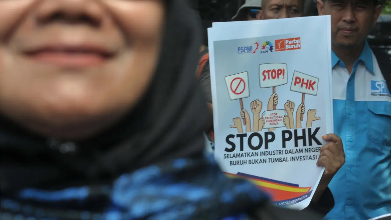 Ratusan Buruh Berunjuk Rasa di Kawasan Patung Kuda Jakarta