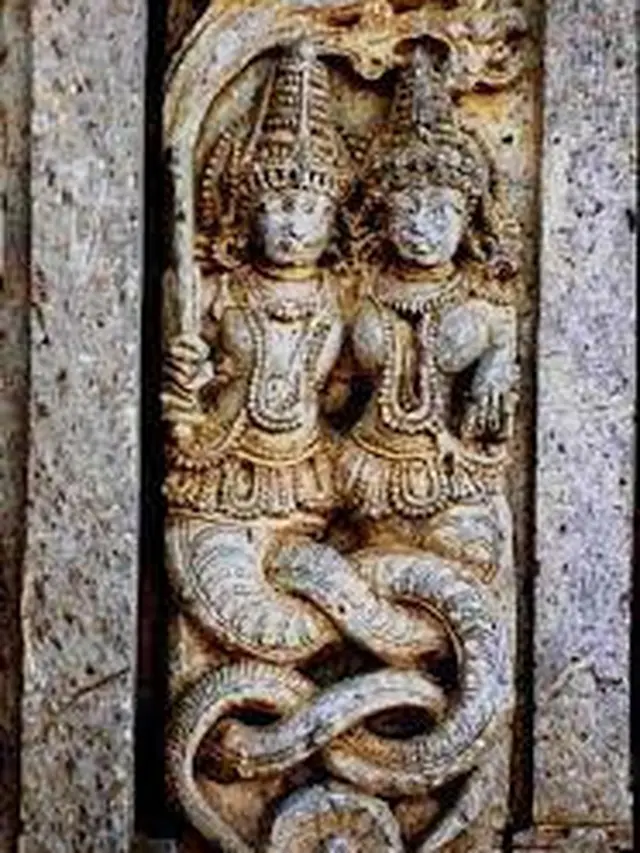 Naga dalam Tradisi Hindu maupun Buddha