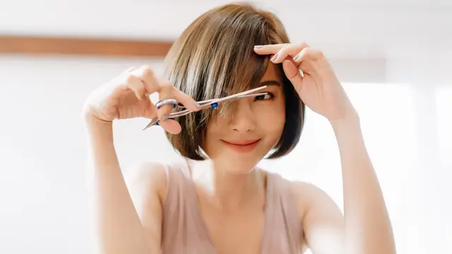 Tips Merawat Rambut di Era New Normal, Biar Tampil Cetar Seperti dari Salon