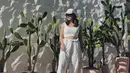Mengenakan cap hat dan kacamata hitam, penampilan artis dengan nama lengkap Ranty Maria Aprily Kaiso ini jadi makin menarik. Meski tampak simpel, namun padu padan pakaian Ranty Maria apalagi dengan topi dan bajunya yang berwarna senada membuatnya jadi terlihat kece. (Liputan6.com/IG/@rantymaria)