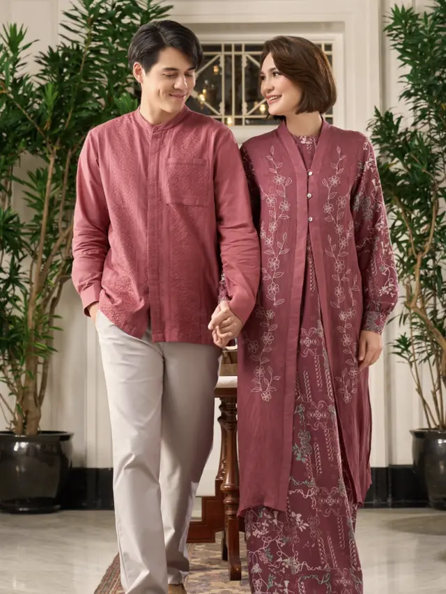 Potret Detail Gamis Motif Luna Maya