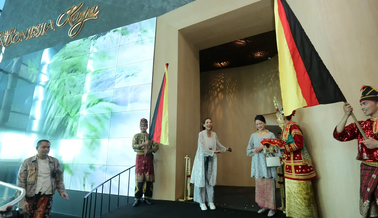 Tema Bhinneka Tunggal Ika disuguhkan kepada para penikmat seni sesuai konsep wajah baru GIK. Berlokasi di west Mall lantai 8, Grand Indonesia, Jakarta. GIk kembali hadir dengan #GIKwajahbaru setelah lebih 2 tahun tutup karena pandemi. [Foto: Bambang E Ros/Fimela.com]