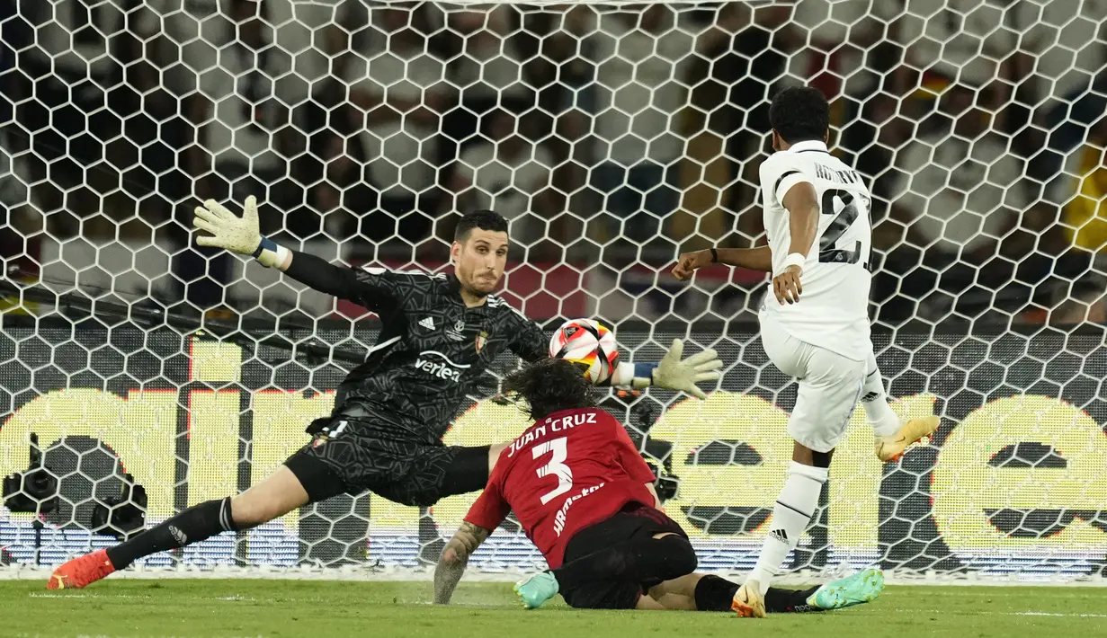 Dua gol kemenangan Real Madrid atas Osasuna diborong oleh Rodrygo. (AP Photo/Jose Breton)