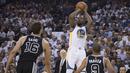 Golden State Warriors forward, Kevin Durant #35 melakukan percobaan tembakan ke jaring San Antonio Spurs pada laga perdana NBA di Oracle Arena, Rabu (26/10/2016) WIB. (Reuters/Kyle Terada-USA TODAY Sports)
