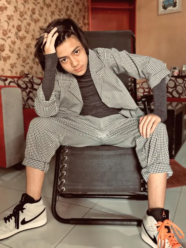 7 Potret Ganteng Rey Bong, Pemeran Anak Si Doel yang Curi Perhatian