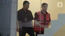 Komisaris PT Hanson International Tbk (MYRX), Benny Tjokrosaputro bersiap untuk menjalani pemeriksaan oleh penyidik Kejaksaan Agung di Gedung KPK, Jakarta, Jumat (31/1/2020). Benny diperiksa sebagai tersangka terkait kasus dugaan korupsi di PT Asuransi Jiwasraya (Persero). (merdeka.com/Dwi Narwoko)