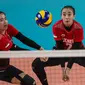 Pemain Voli Indonesia, Novia Andriyanti, berusaha mengembalikan bola saat melawan Thailand pada laga Asian Games 2018 di Volley Indoor, GBK, Jakarta, Senin (27/8/2018). Indonesia kalah 1-3 dari Thailand. (Bola.com/Vitalis Yogi Trisna)