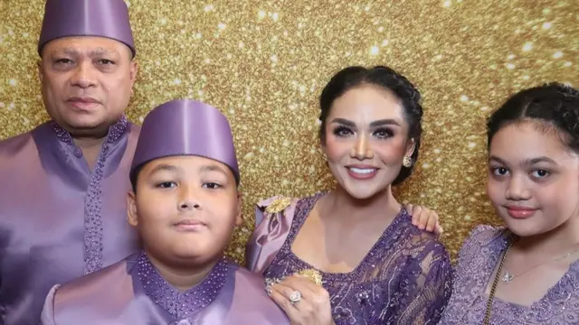 Acara Mitoni Aurel Hermansyah (Instagram/aurelie.hermansyah)