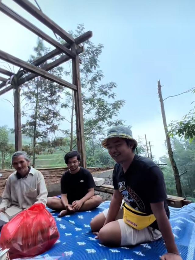 Dodit Mulyanto Bangun Rumah Jawa Kuno