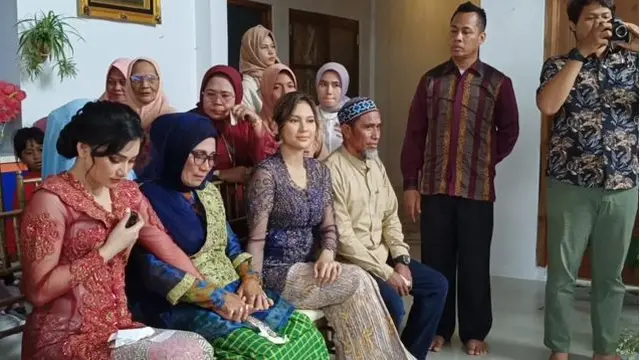 7 Potret Indah Permatasari di Lamaran Sang Adik, Interaksi dengan Ibunda Disorot