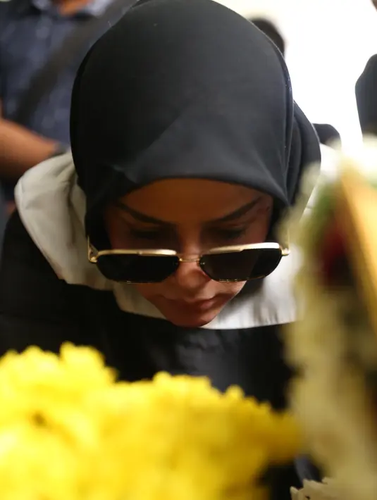 Pemakaman Ayah Olla Ramlan