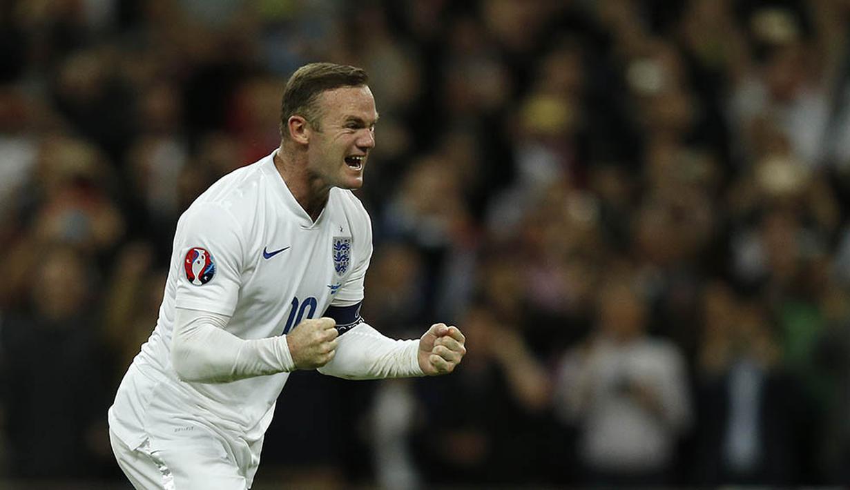 1. Wayne Rooney (Manchester United), striker senior Inggris ini dipercaya menjadi pilihan pertama pelatih, Roy Hodgson. Meski musim ini kurang bersinar, pengalamannya masih dibutuhkan untuk mengangkat performa St George's Cross. (AFP/Adrian Dennis)