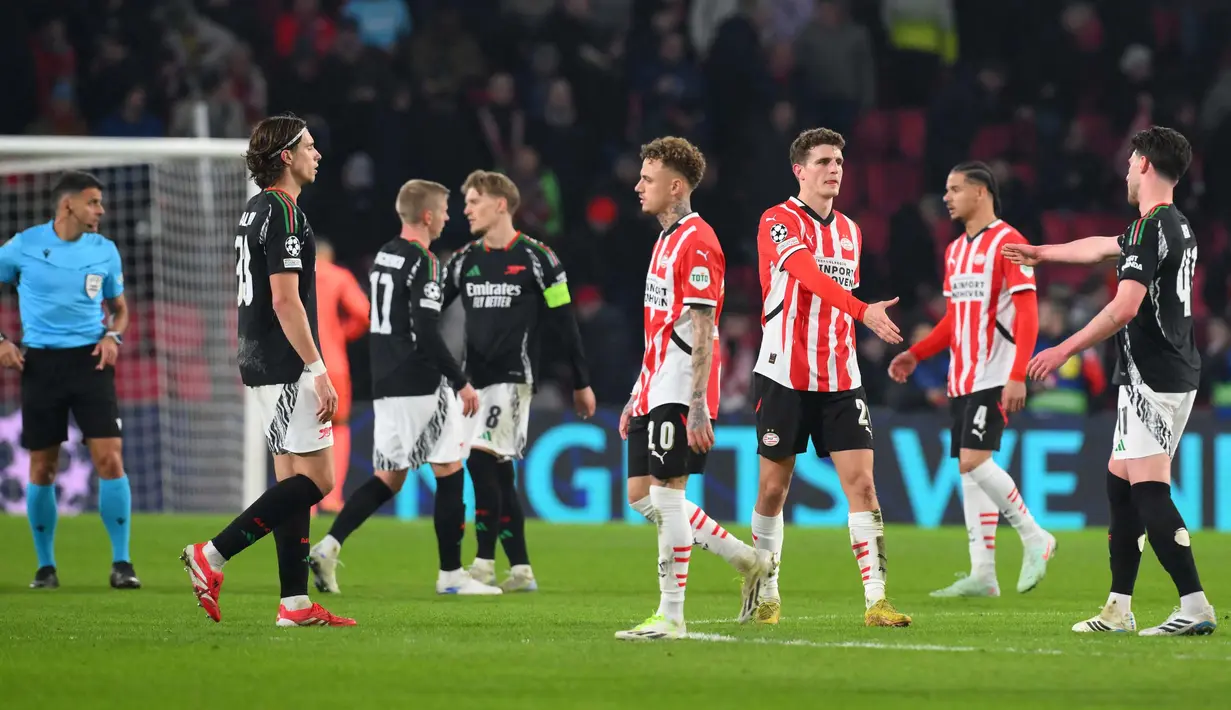Berstatus tim tamu, Arsenal sukses menghajar PSV Eindhoven dengan skor telak 7-1. (JOHN THYS/AFP)