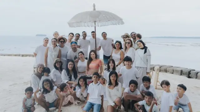 Gaya Awet Muda Wulan Guritno Rayakan Ulang Tahun ke-43. [@wulanguritno]