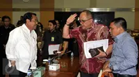 Jaksa Agung HM Prasetyo (kiri) usai melakukan rapat kerja dengan Komisi III DPR di Komplek Parlemen, Jakarta, Kamis (17/9/2015). Rapat itu membahas anggaran Kejaksaan Agung Tahun 2016. (Liputan6.com/Johan Tallo)
