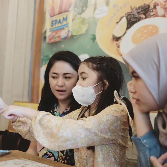 [Fimela] Marshanda, Ben Kasyafani dan Nesya Ayu Nabila