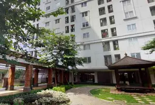 Aparat Polda Metro Jaya membekuk tiga pelaku penyedia layanan prostitusi online terhadap Pekerja Seks Komersial atau PSK yang meli...