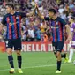 Selebrasi Robert Lewandowski dan Pedri saat Barcelona melawan Valladolid (AFP)