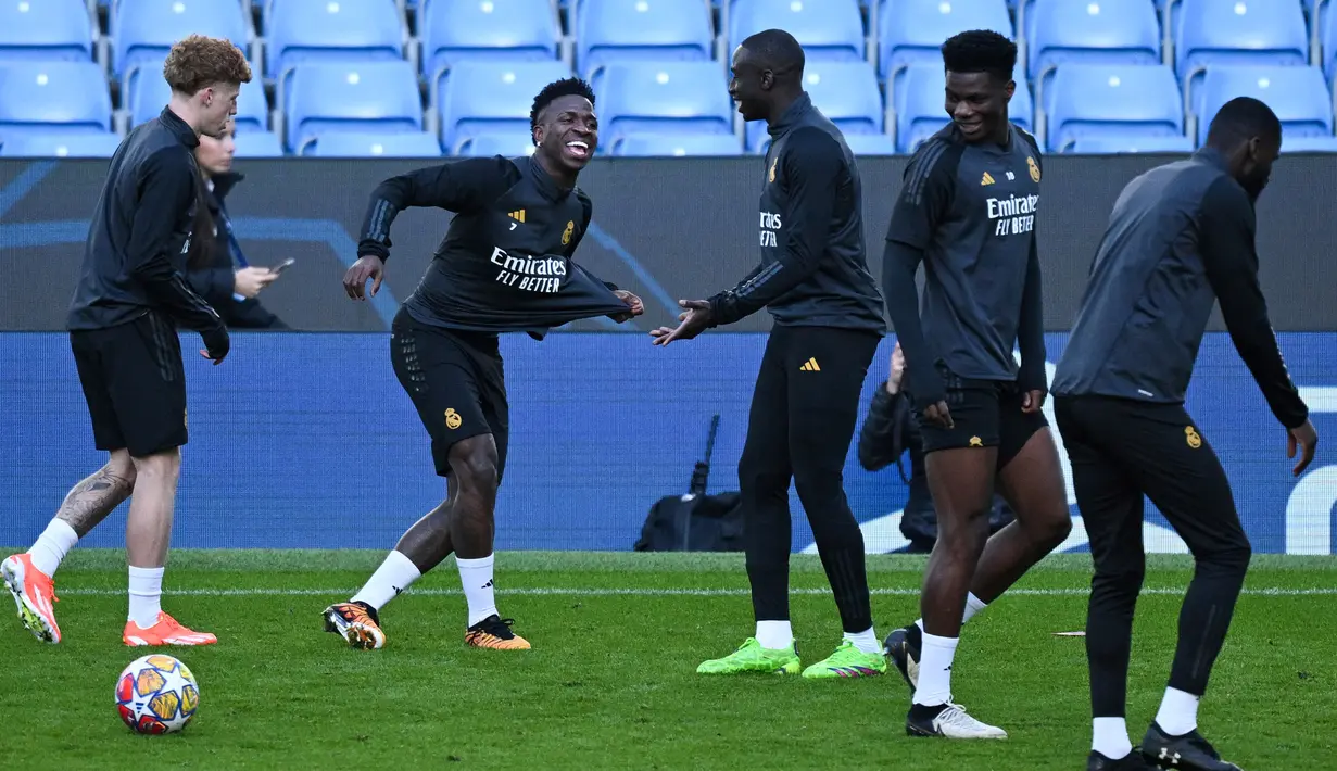 Real Madrid akan bertandang ke rumah sang juara bertahan musim lalu, Manchester City pada leg kedua Liga Champions di Stadion Etihad, Kamis 18 April 2024 dini hari WIB. (Oli SCARFF / AFP)