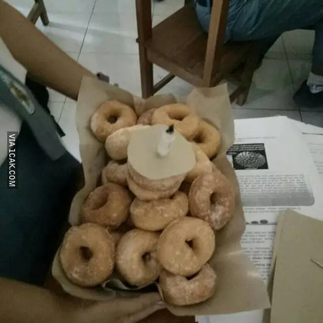 6 Potret Lilin Ulang Tahun Nyeleneh Ini Bikin Ngakak, Solusi ketika Kepepet