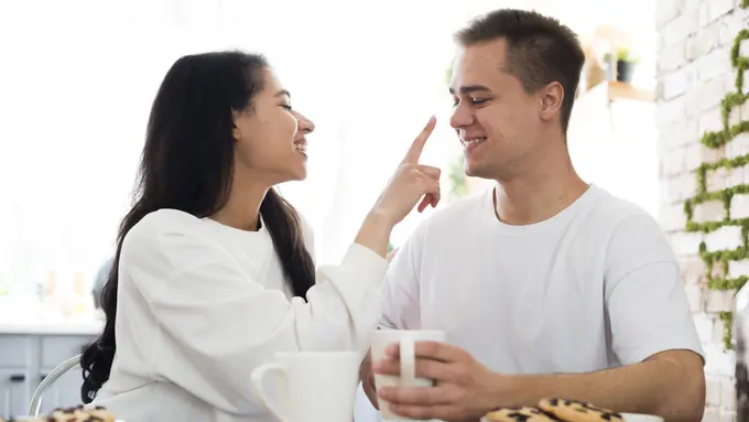 5 Sikap yang Bikin Gemini Betah Menghabiskan Waktu Denganmu - Cover