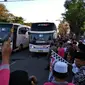 suasana pelepasan jamaah haji Kabupaten Bangkalan oleh Bupati Bangkalan Abdul latif Amin Imron. (liputan6.com/Musthofa Aldo)